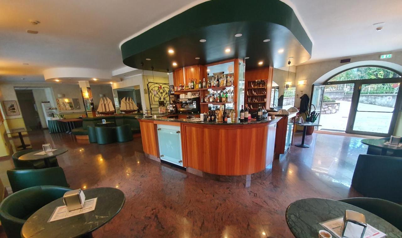Hotel Azalea バヴェーノ エクステリア 写真
